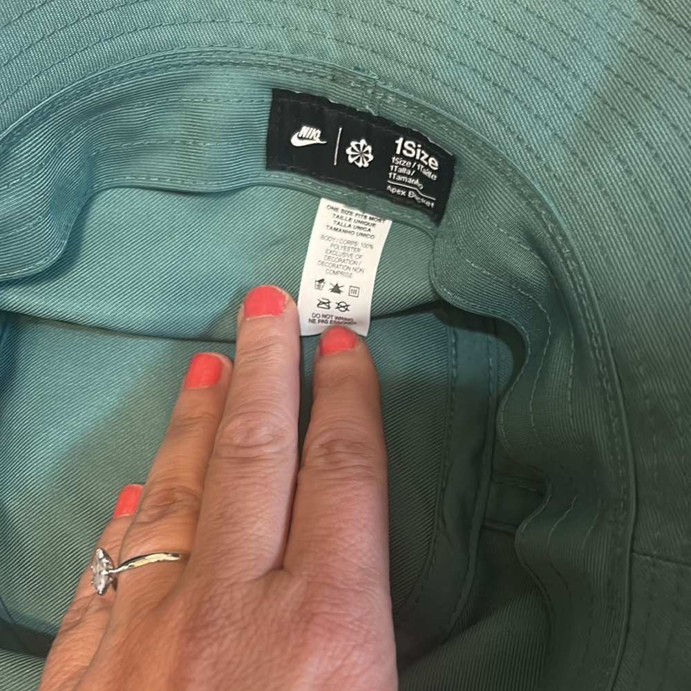 NWOT NIKE Juniors` Apex Futura Sports Bucket Hat 1 Size - Picture 3 of 4